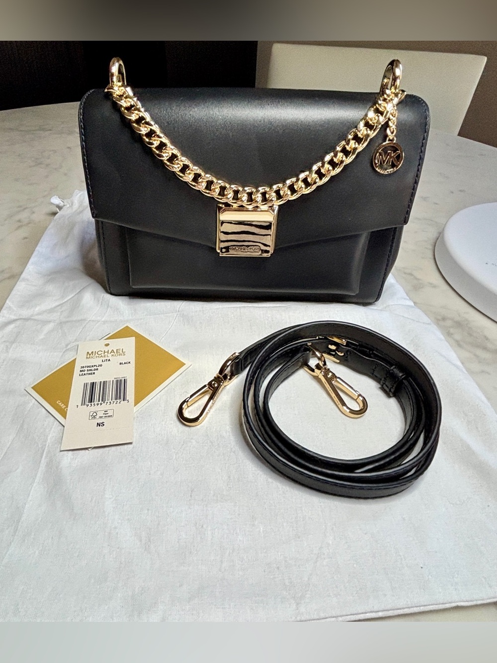 Michael Michael Kors Lita Medium Leather
Crossbody